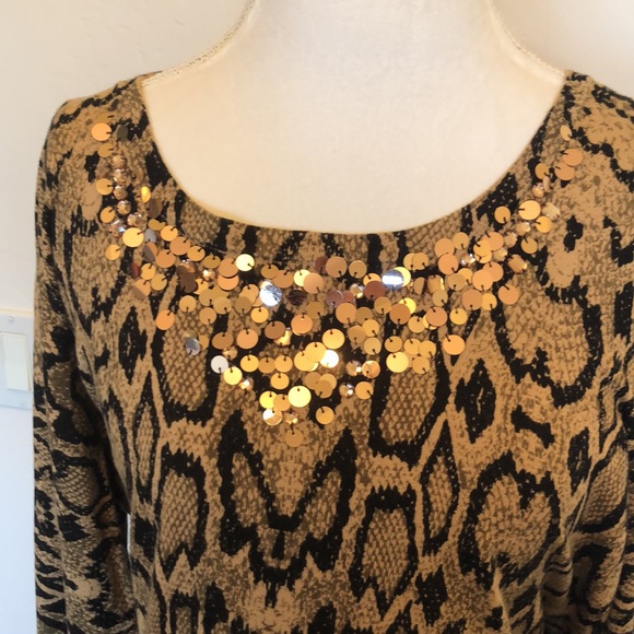 Decarte’ Plus Size Black/Tan Sequenced Top - Picture 2 of 6
